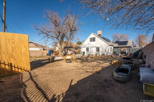 44327 Heaton Ave, Lancaster CA 93534-4337 exterior