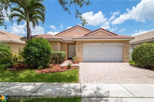 13797 32nd St, Hollywood, FL 33027-3984