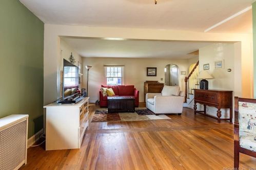 40 Mckinley St, Manchester CT 06040-4845 exterior