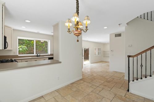 955 Agate St, San Diego CA  92109-1175 exterior