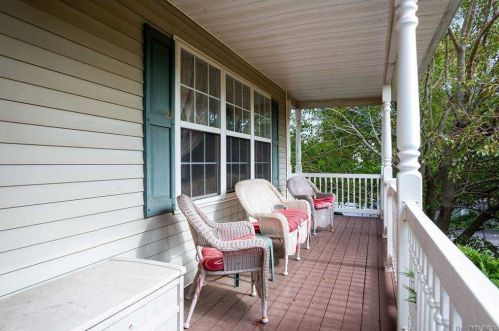 2 Laura Ct, Mount Sinai NY  11766-2360 exterior