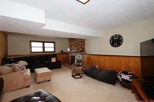 15 Benneville Rd, Milford CT  06461-2432 exterior