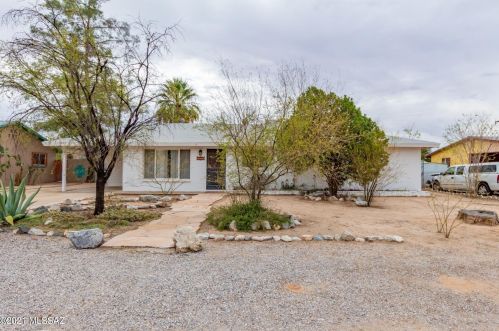 6042 27th St, Tucson, AZ 85711-6027