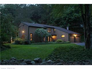 5 Cedar Point Dr, Sherman, CT 06784-1648