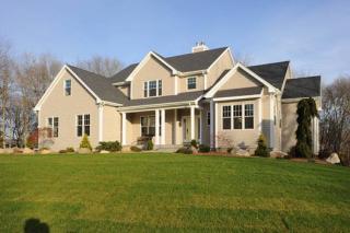 23 West Ln, Niantic, CT 06357-3715