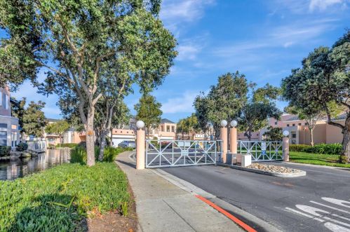 733 Mediterranean Ln, Redwood City CA  94065-1758 exterior