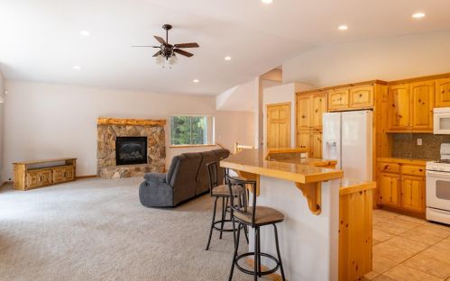 1681 Tionontati St, South Lake Tahoe CA  96150-4902 exterior