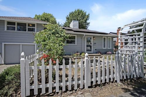 805 Lewis Rd, Santa Rosa, CA 95404-2434