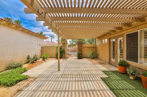 21 Florentina Dr, Rancho Mirage CA  92270-4804 exterior
