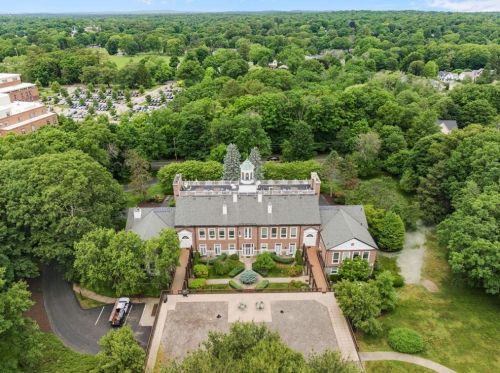 40 Seaver St, Wellesley MA  02481-6724 exterior