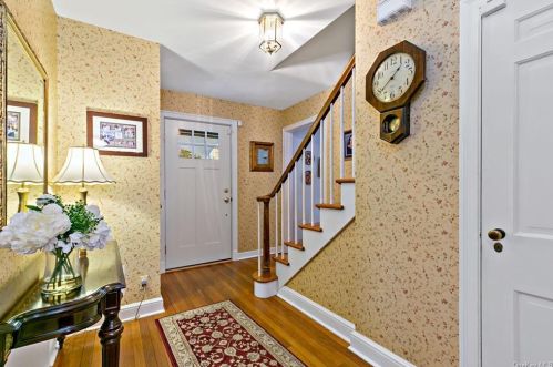 1050 Knollwood Rd, White Plains NY  10603-1000 exterior