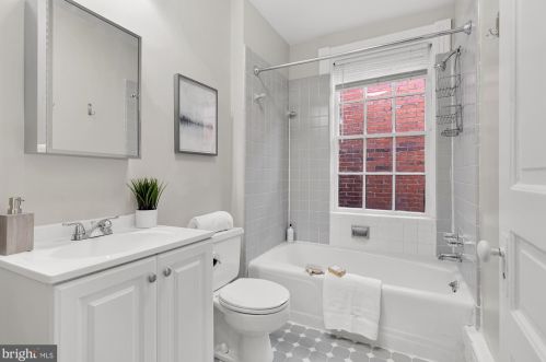 124 6 St, Washington DC 20002-2215 exterior