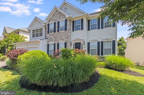13066 Sterling Point Dr, Gainesville, VA 20155-3836