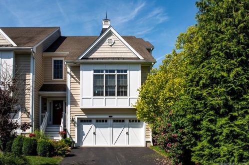 30 Great Heron Ln, Brookfield Center, CT 06804-1838