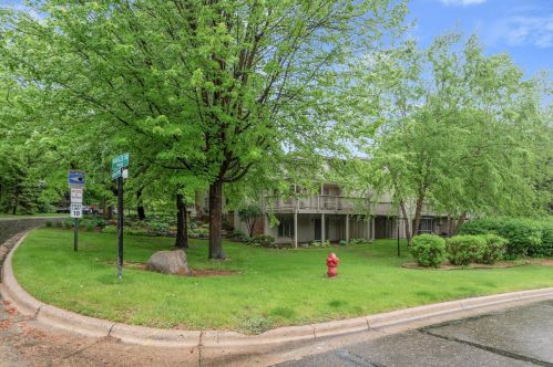 8298 Kingslee Rd, Minneapolis, MN 55438-1253