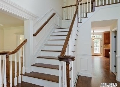 173 Malloy Dr, East Quogue, NY 11942-3838