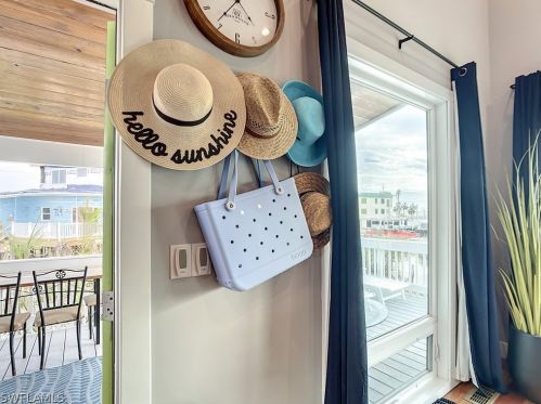 720 Matanzas Ct, Fort Myers Beach FL  33931-2120 exterior