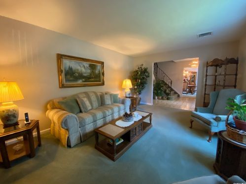 18 Stonehurst Ln, Huntington Station NY  11746-7932 exterior