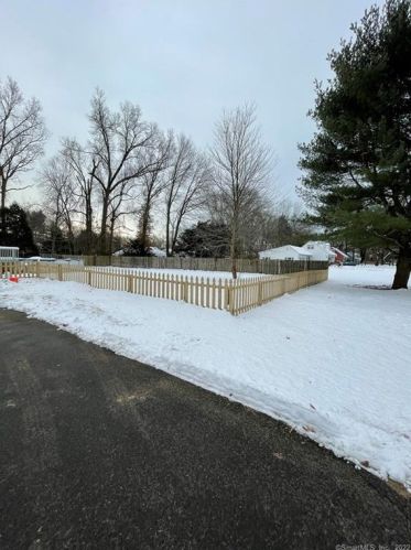564 Pool Rd, North Haven CT  06473-1421 exterior