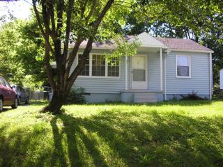 704 Village Ct, Nashville, TN 37206-3115