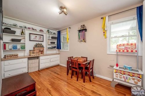 397 Pleasant Ave, N Milford NJ  07646-1222 exterior