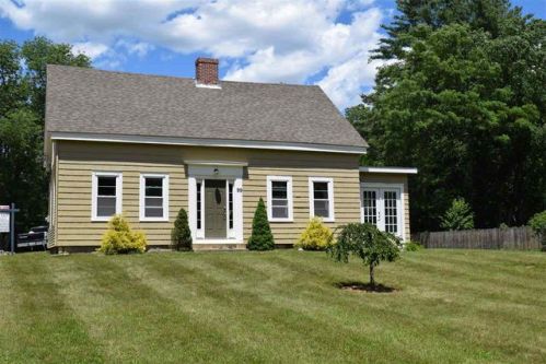 99 Pond St, Newton, NH 03858-3416
