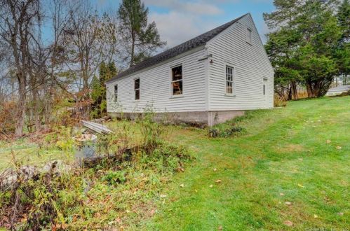 35 Smith St, Middletown CT  06457-1740 exterior