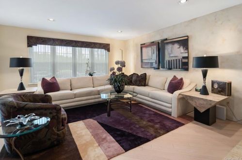 9 High Ridge Rd, Crotonville NY  10562-1969 exterior