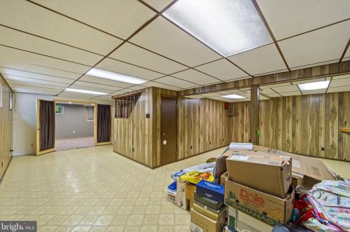 2206 Youngs Dr, Haymarket VA  20169-1534 exterior