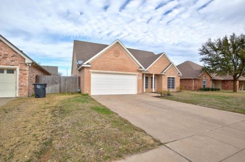 1730 Blackfoot Dr, Cleburne, TX 76033-7107