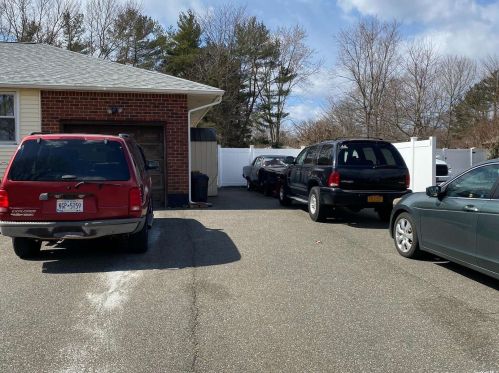 672 Larkfield Rd, Elwood NY  11731-5914 exterior