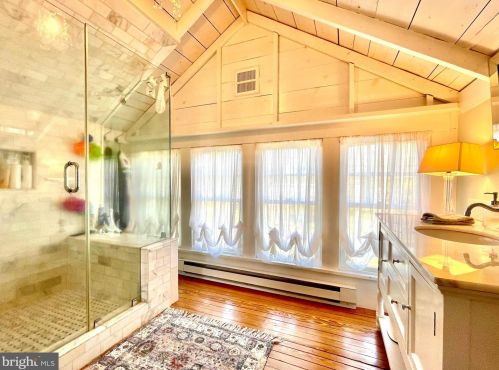 21 Loudoun St, Lovettsville VA  20180-8513 exterior