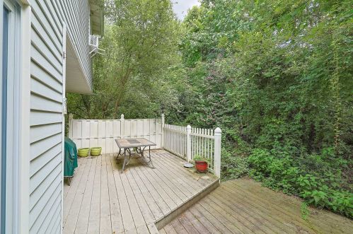 20 Hemlock Ct, Fishkill NY  12524-2618 exterior