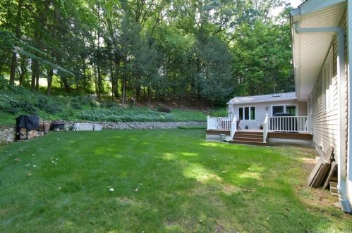 58 Haviland Dr, Bridgeport, CT 06611-1009