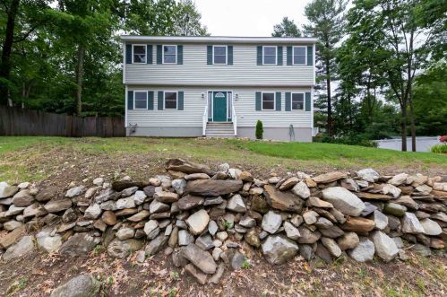 124 Westwood Dr, Nashua, NH 03062-3425
