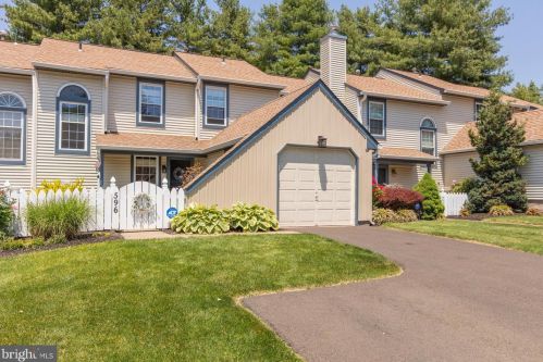 596 Frassetto Dr, Southampton, PA 18966-4026