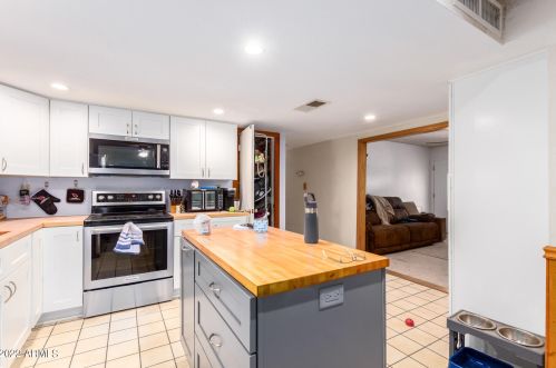 1438 Emelita Ave, Mesa AZ 85208-3016 exterior