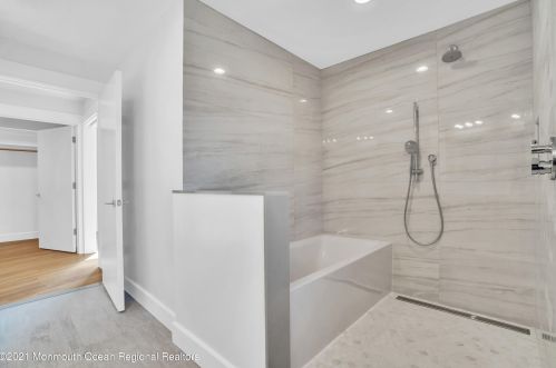 49 Cherokee Ln, Bricktown NJ  08724-4405 exterior