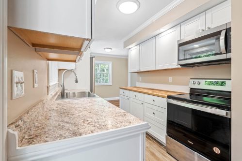 429 Main St, Danville NH  03819-3135 exterior