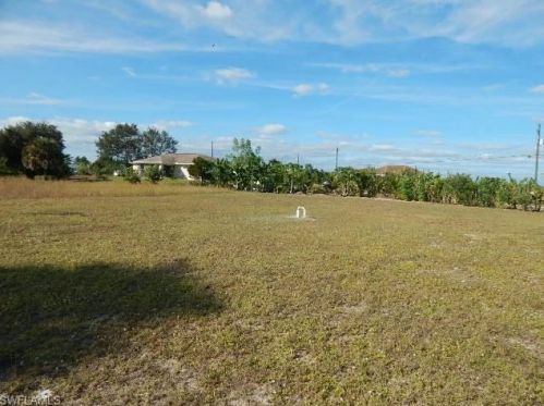 2203 Christopher Ave, Lehigh Acres, FL 33971-5643