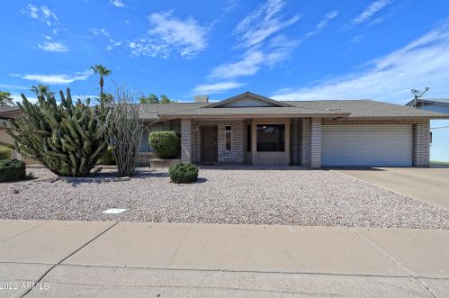 16 Angela Dr, Phoenix, AZ 85022-1866