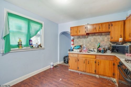 266 Hills Pl, Trenton NJ  08611-2811 exterior