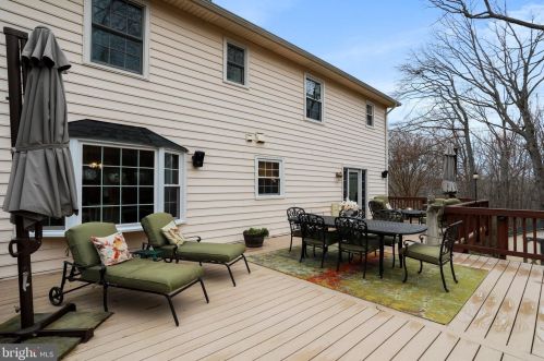 5550 Wide Oak Ct, Woodbridge VA  22192-6036 exterior