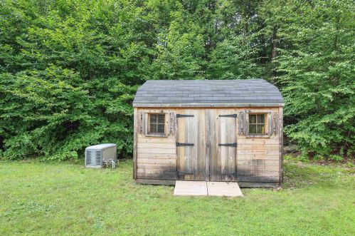 100 Mount Delight Rd, Deerfield NH  03037-1318 exterior