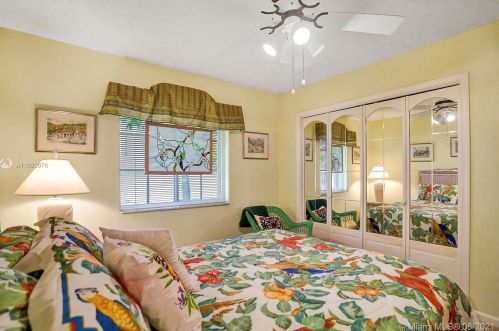 920 203rd Ave, Hollywood FL  33029-3439 exterior