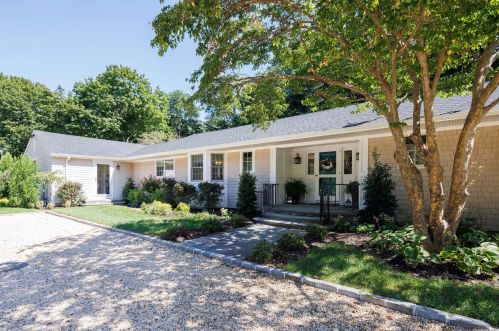 1281 Wolver Hollow Rd, Muttontown, NY 11771-4303