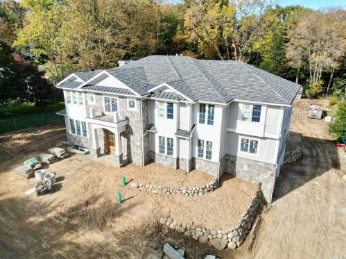 12 Eastview Ln, Muttontown, NY 11545-2003