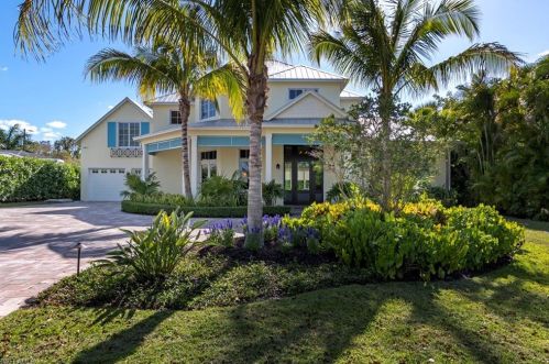 654 Broad Ct, Naples, FL 34102-5529