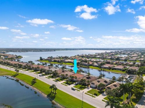 9463 Quarry Dr, Naples FL  34120-5223 exterior