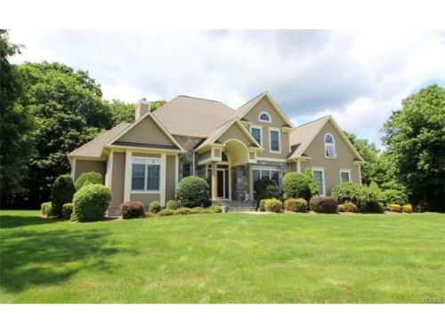 26 Kayla Ln, Mahopac, NY 10541-2794